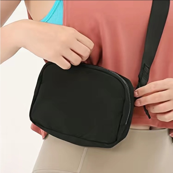 NEW Crossbody Chest Bag/Belt Bag/Shoulder Bag - Picture 2 of 9